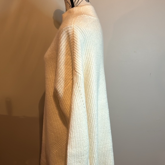 Old Navy Cream Sweater, Women's XL - Picture 12 of 14